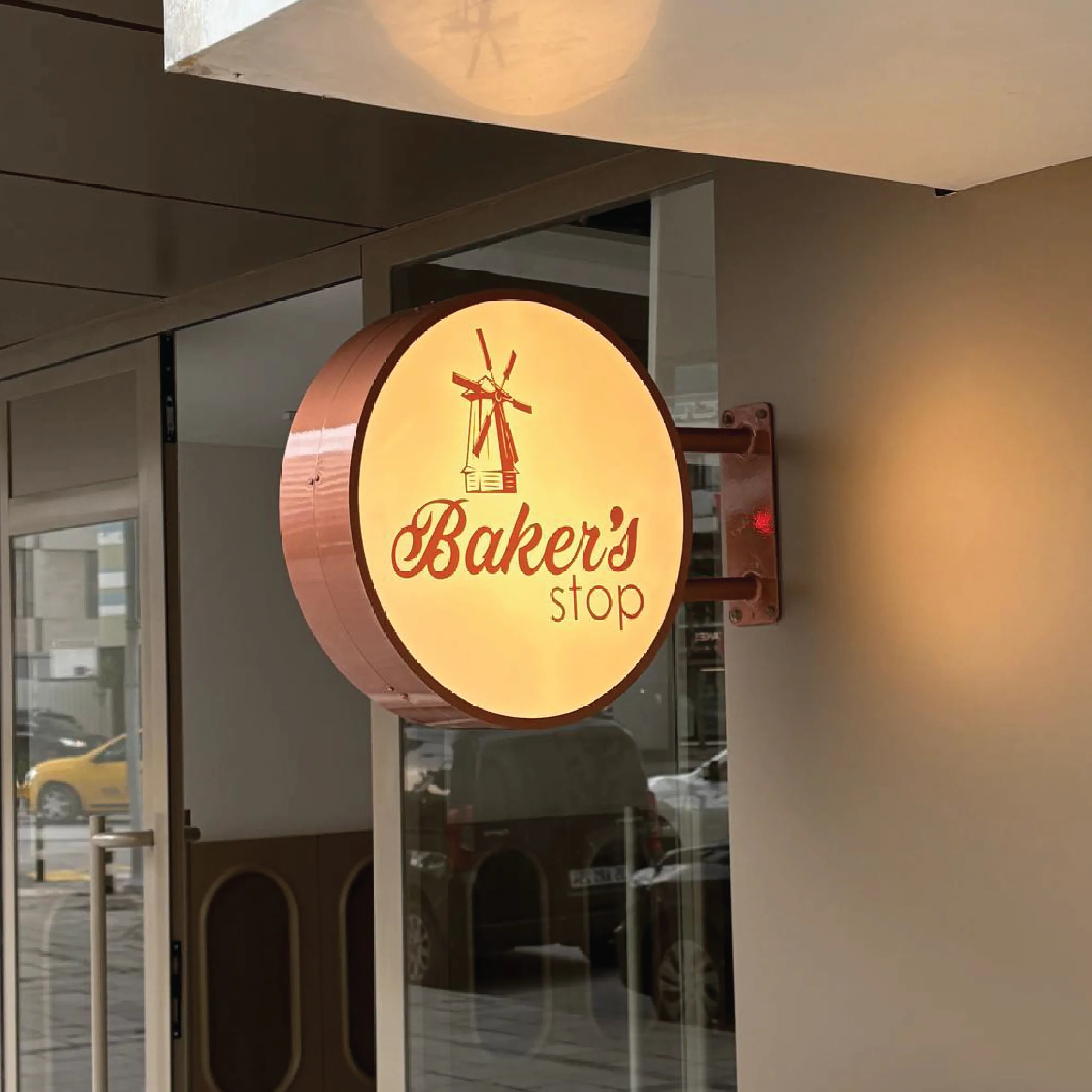 Baker’s Stop — Cephe + Fener Tabela