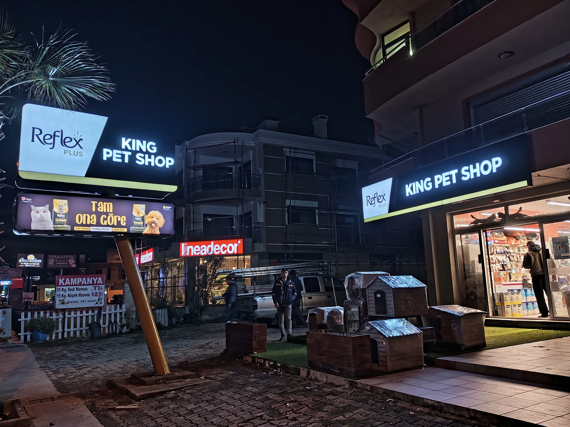 Reflex Plus — Mağaza Tabela — Mayka Pet Shop